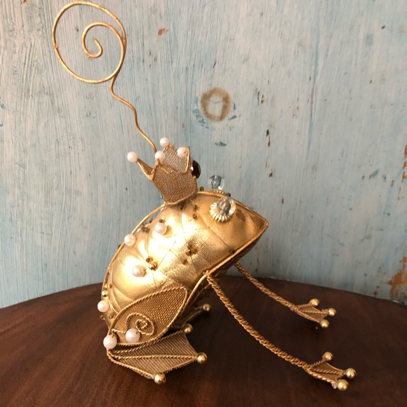 A toad to kiss to find your handsome prince! And he’s pretty cute….. - Picture 7 of 12